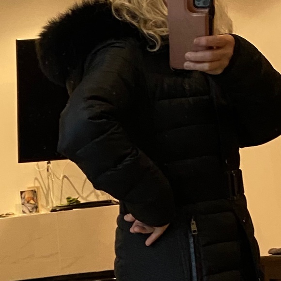 Burberry - Abbeydale Black Puffer Jacket with Fur hood -Size 4 - Picture 3 of 8